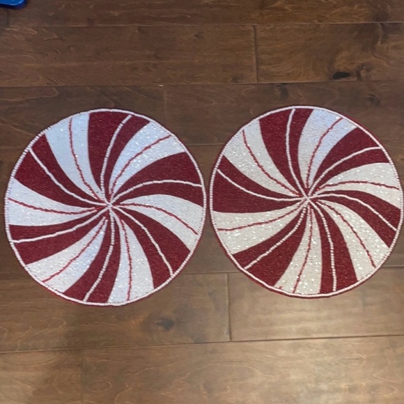 2 Nicole Miller Beaded Christmas Placemats Red White Swirl Candy Cane 15” New - Picture 2 of 2